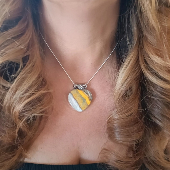 💛Bumble Bee Gemstone Pendant Boho Sterling Silver Necklace - Picture 3 of 5